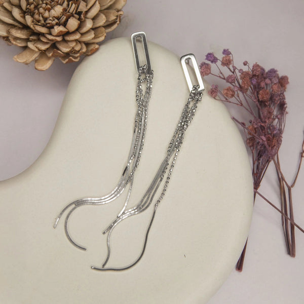 LONG DANGLING SLEEK EARRING