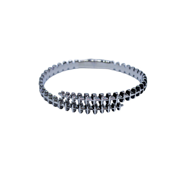 Modern Chain-Link Bangle – Bold & Sophisticated Elegance
