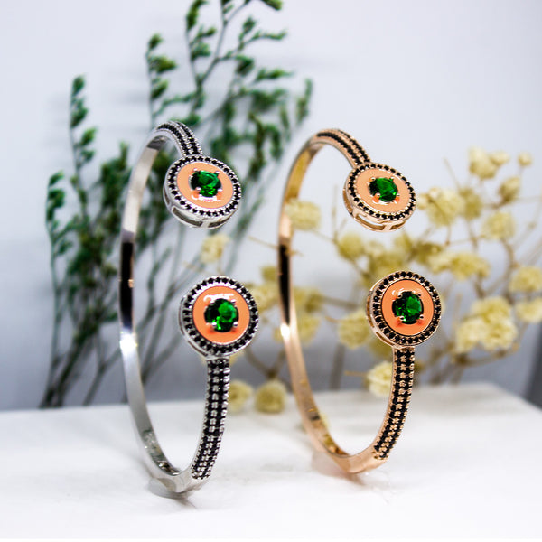 Elegant Dual-Tone Open Cuff Bracelet – Vintage Charm with a Modern Twist