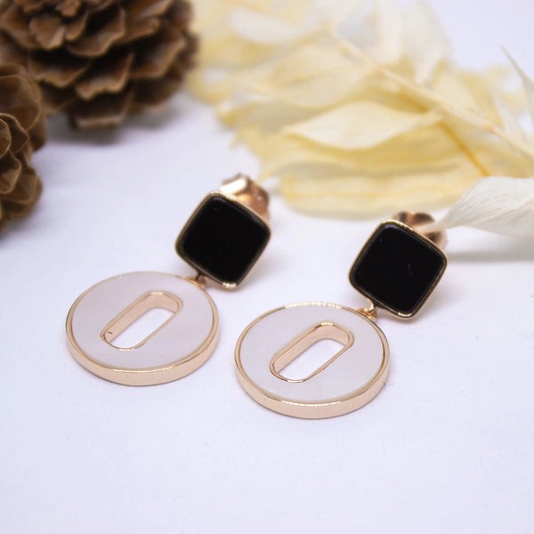 Bold Geometric Statement Earrings – Black & White Elegance
