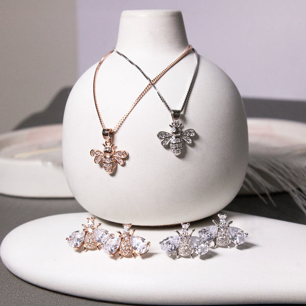 Sparkling Bee Charm Necklace Set