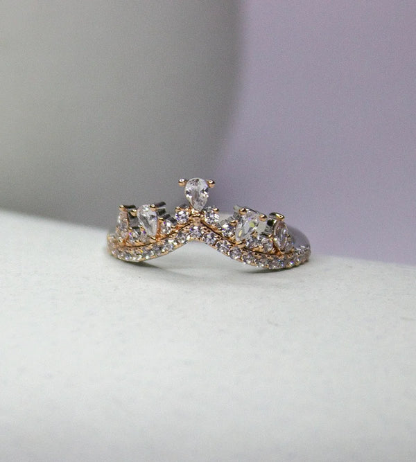 Sparkling Crown Curve Ring
