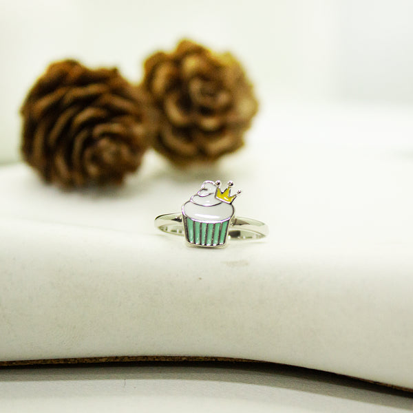 Royal Cupcake Adjustable Ring – A Sweet Treat for Your Fingers 🎂✨